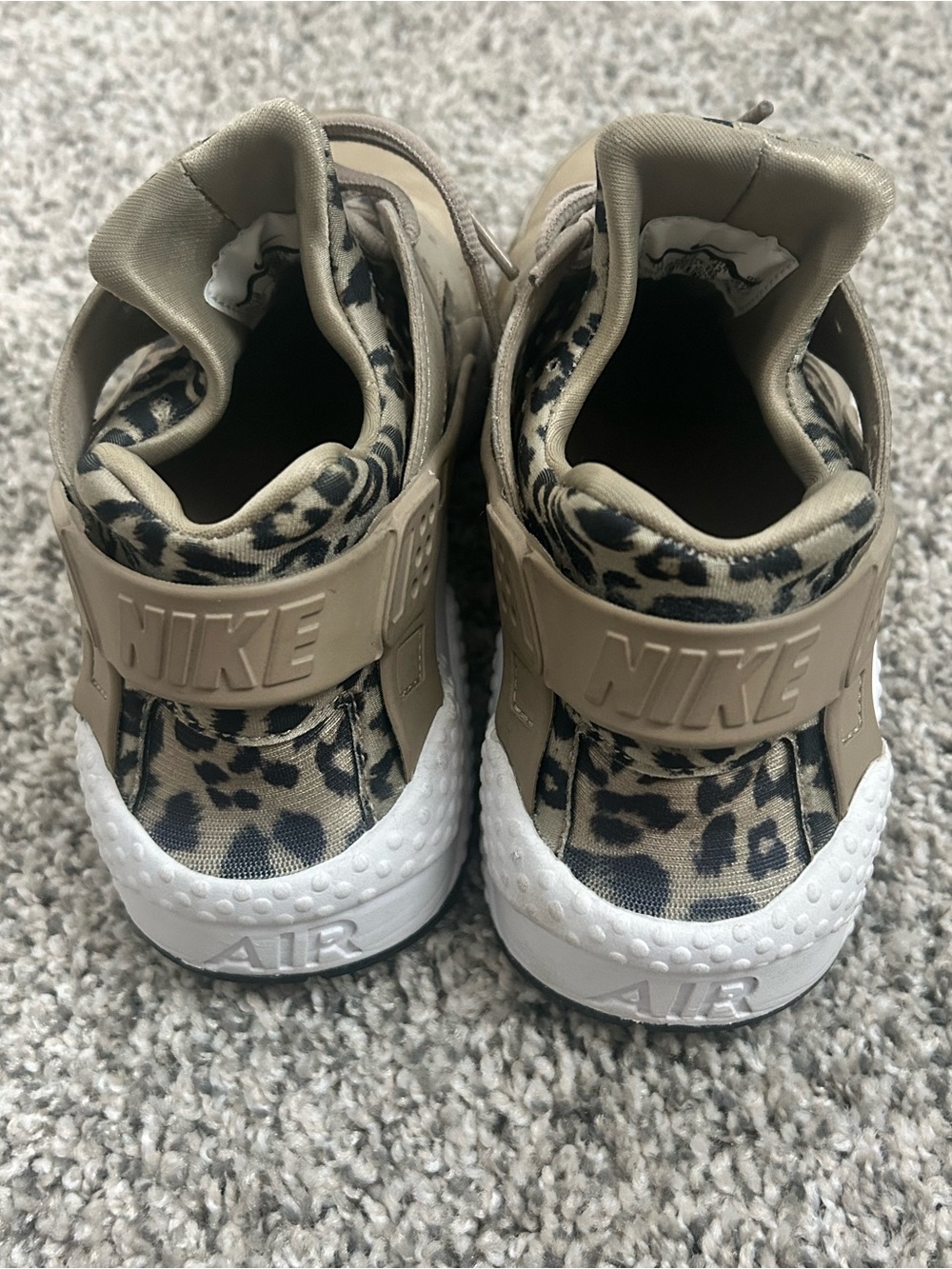 Nike Air Huaraches - Black & Tan/Gold Leopard - Picture 4 of 6